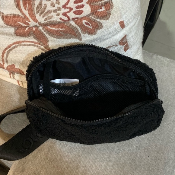 LoLe Belt Bag - Picture 2 of 6